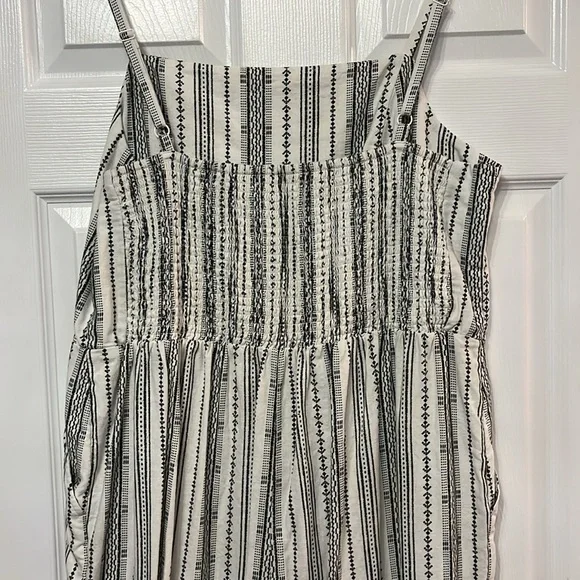Old Navy Women’s Jumpsuit Size XL - Picture 6 of 8